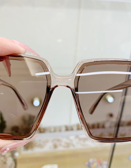 Load image into Gallery viewer, Woman&#39;s Icon Square Sunglasses
